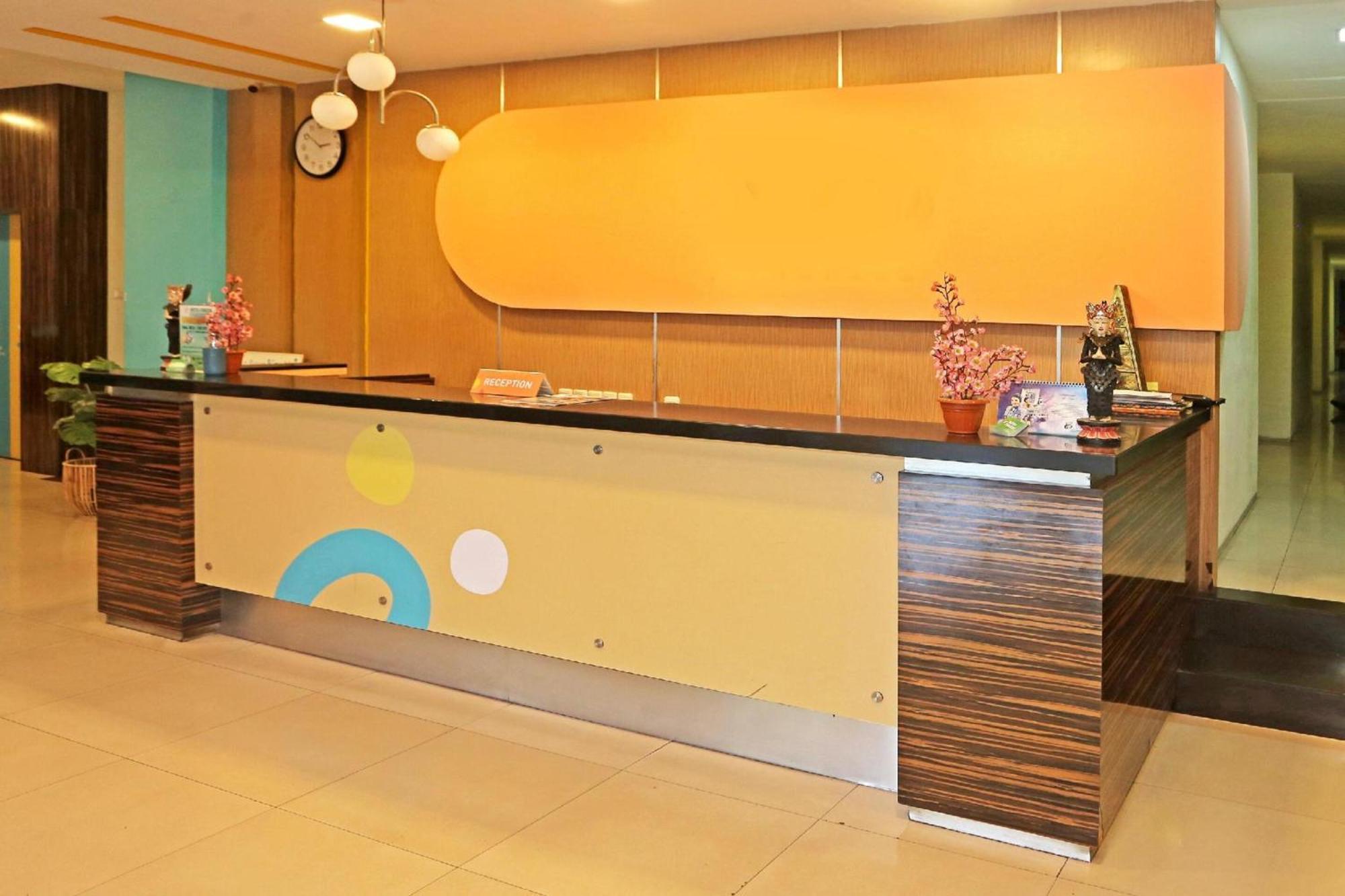 Super Oyo Townhouse Oak Hotel Fiducia Serpong Exterior photo