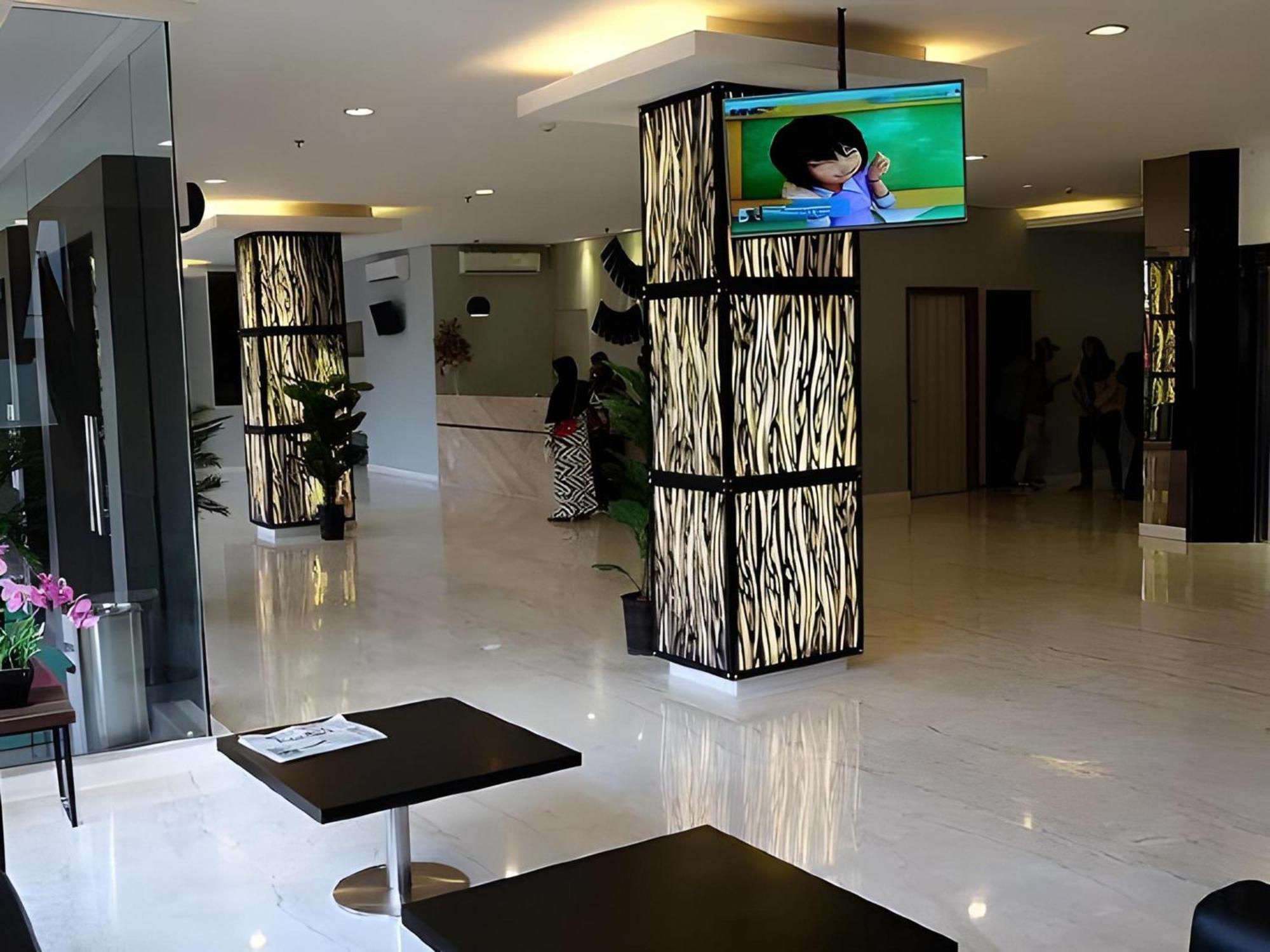 Super Oyo Townhouse Oak Hotel Fiducia Serpong Exterior photo