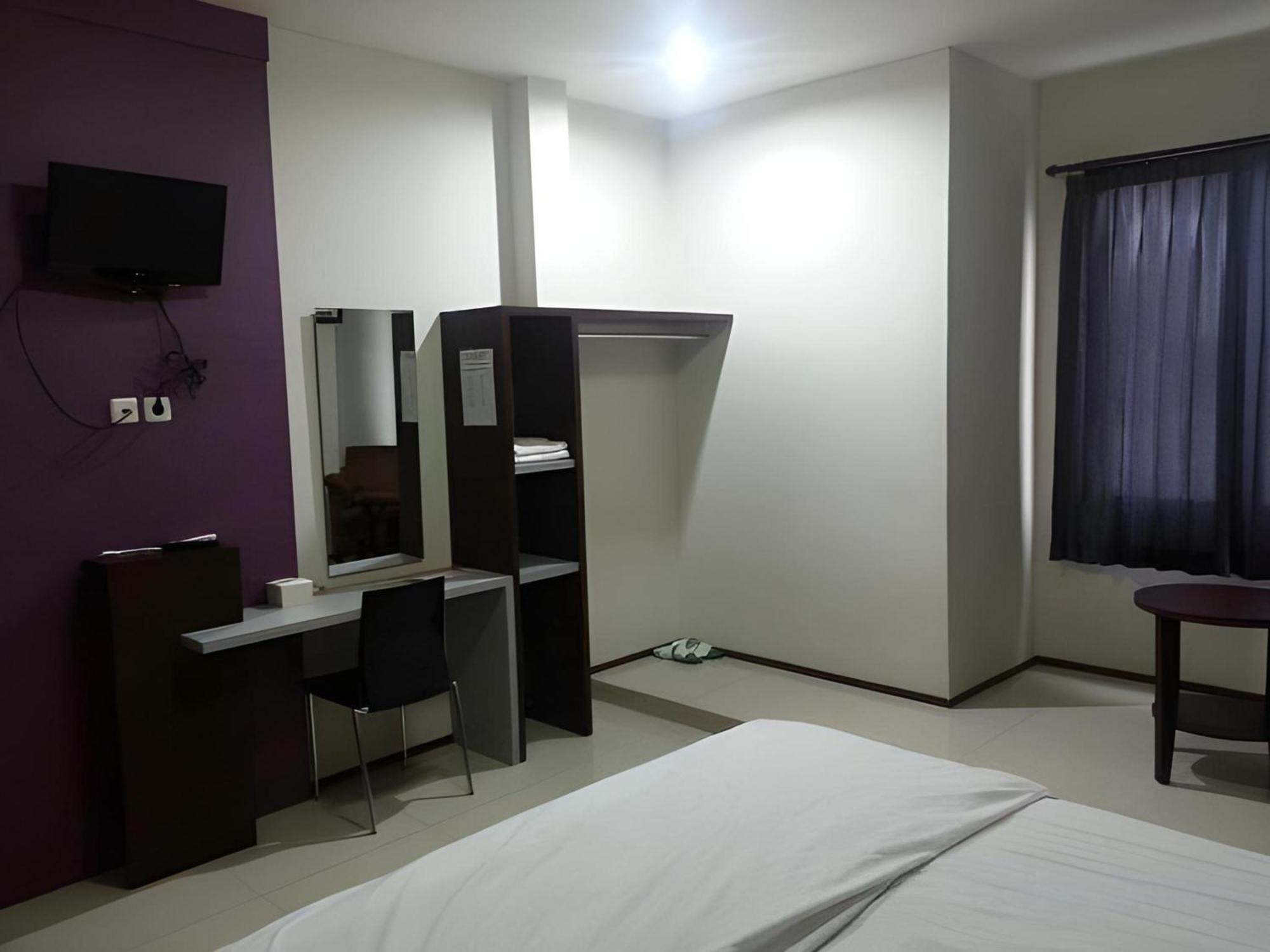 Super Oyo Townhouse Oak Hotel Fiducia Serpong Exterior photo