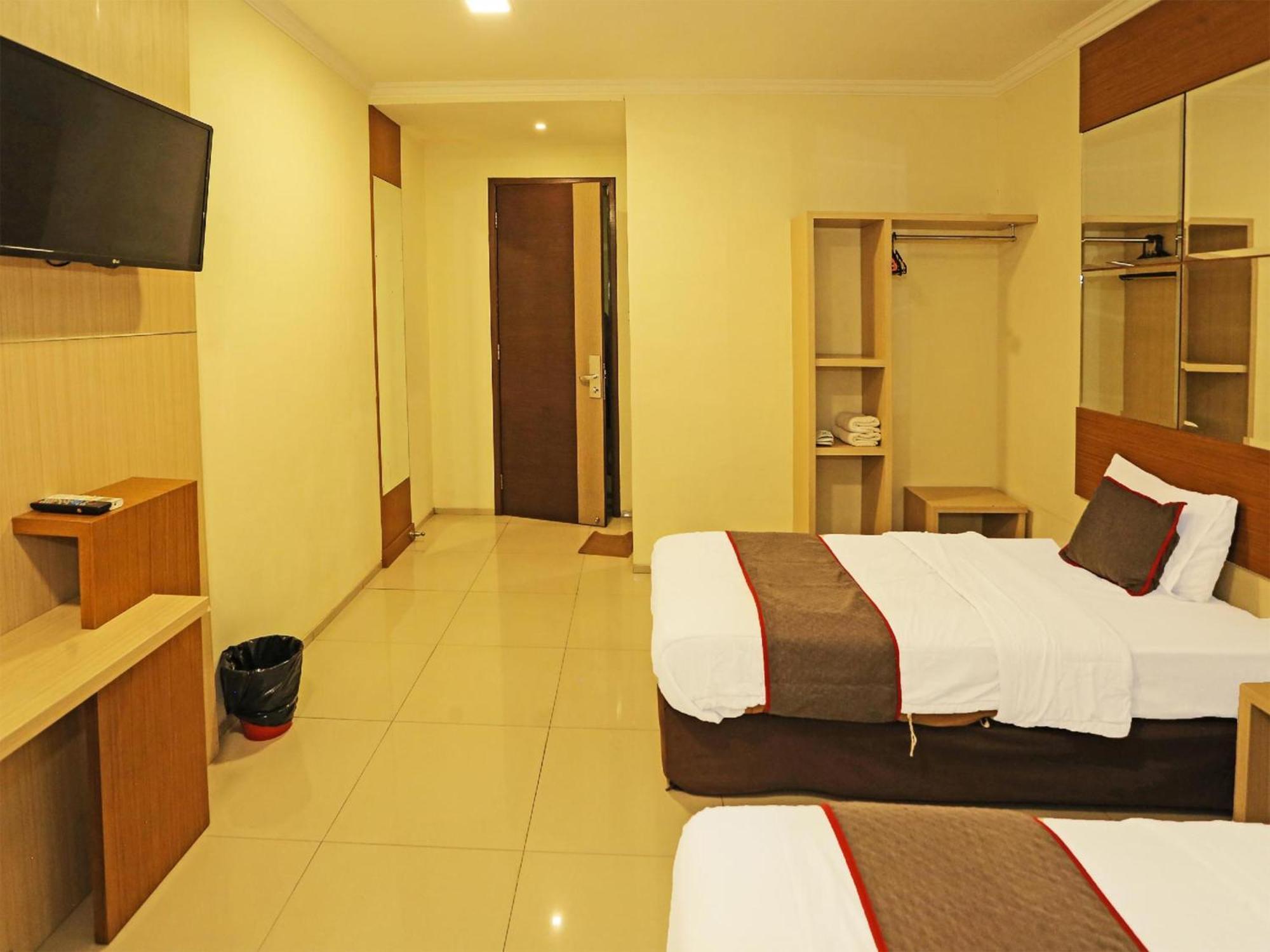 Super Oyo Townhouse Oak Hotel Fiducia Serpong Exterior photo