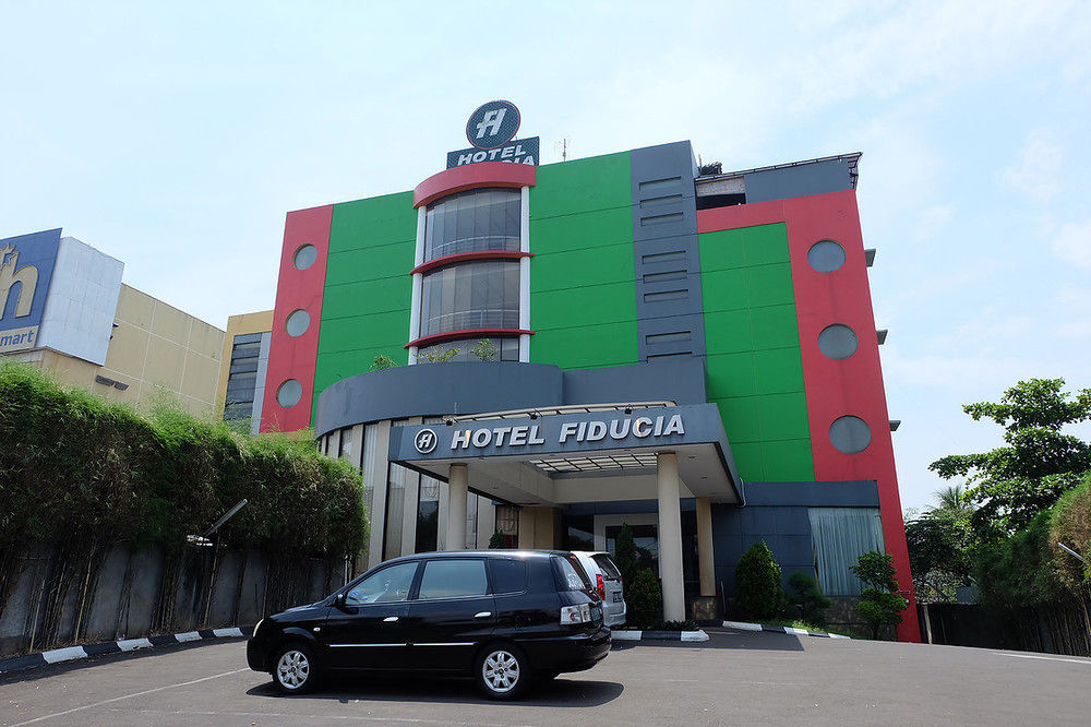 Super Oyo Townhouse Oak Hotel Fiducia Serpong Exterior photo
